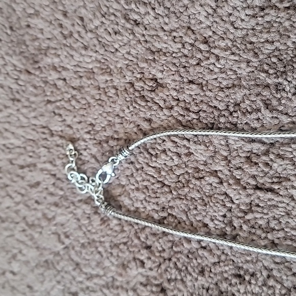 Elegant Gold and Silver Necklace - Picture 4 of 4